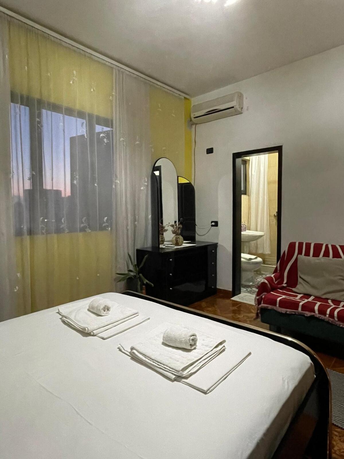 Cozy Big Apartment With Balcony Tirana Eksteriør billede